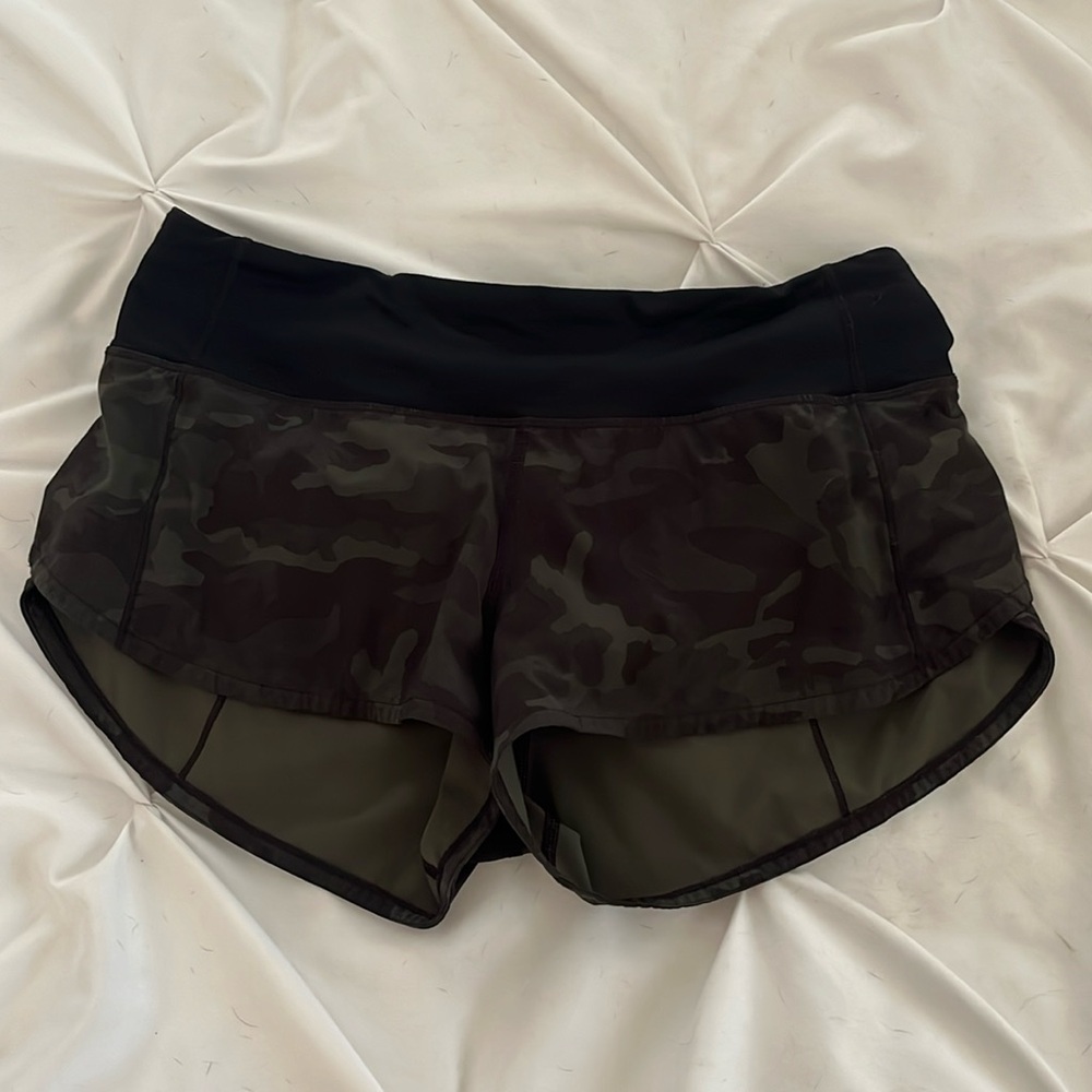 Lululemon Speed Up Shorts, Green Camo. 2.5” inseam. Size 6. Low Rise